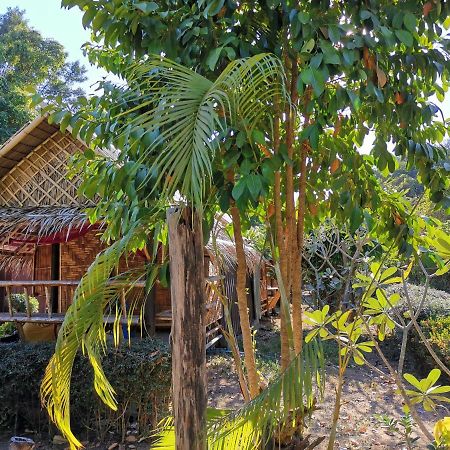 Phuhaya Bamboo Bungalows Ko Lanta Екстериор снимка