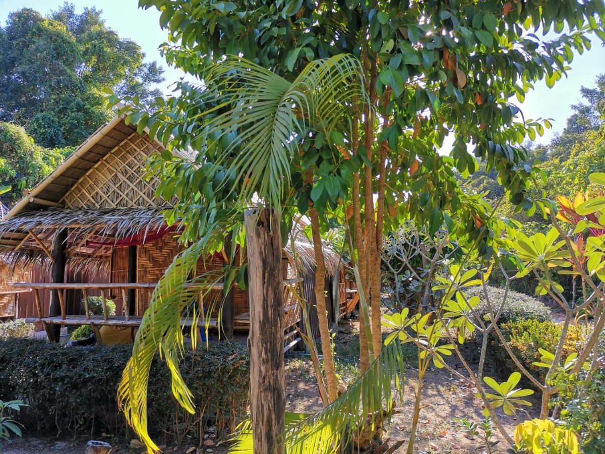 Phuhaya Bamboo Bungalows Ko Lanta Екстериор снимка