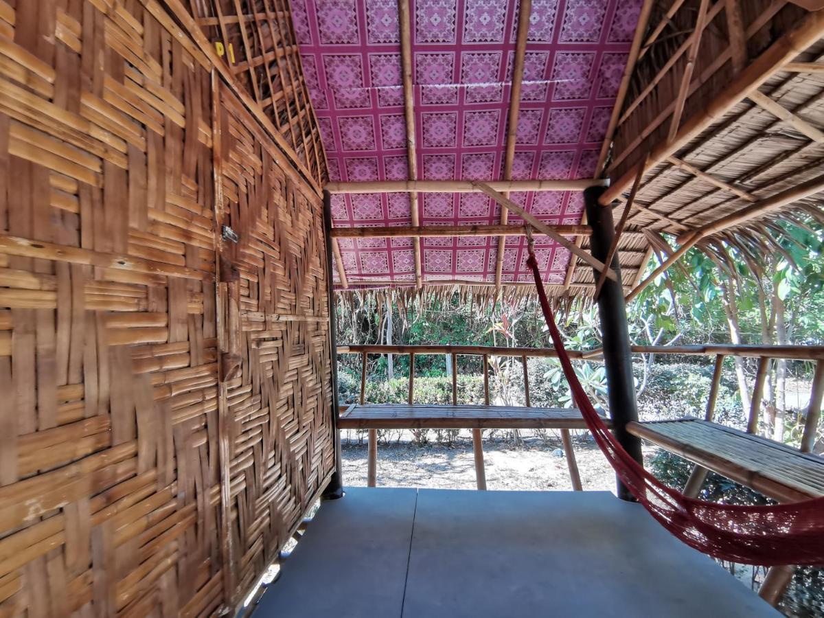 Phuhaya Bamboo Bungalows Ko Lanta Екстериор снимка