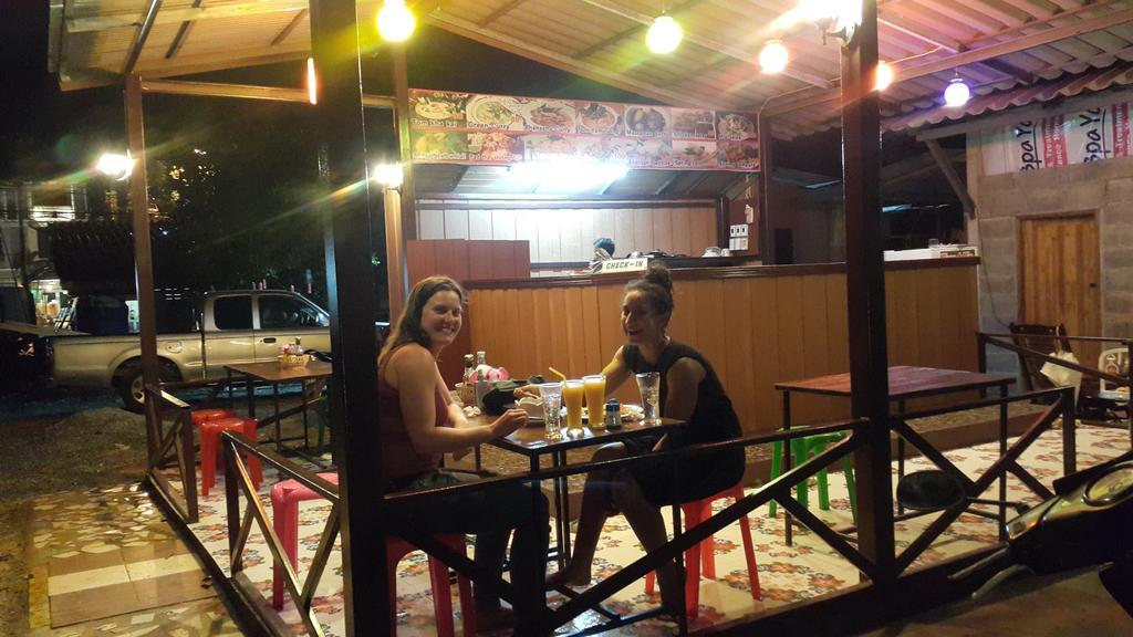 Phuhaya Bamboo Bungalows Ko Lanta Екстериор снимка