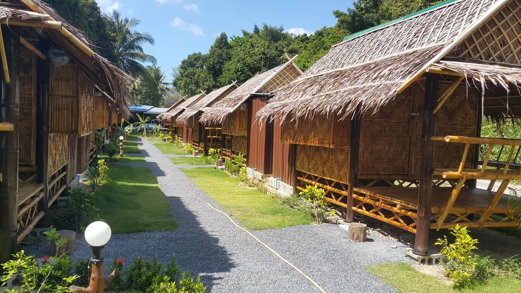 Phuhaya Bamboo Bungalows Ko Lanta Екстериор снимка