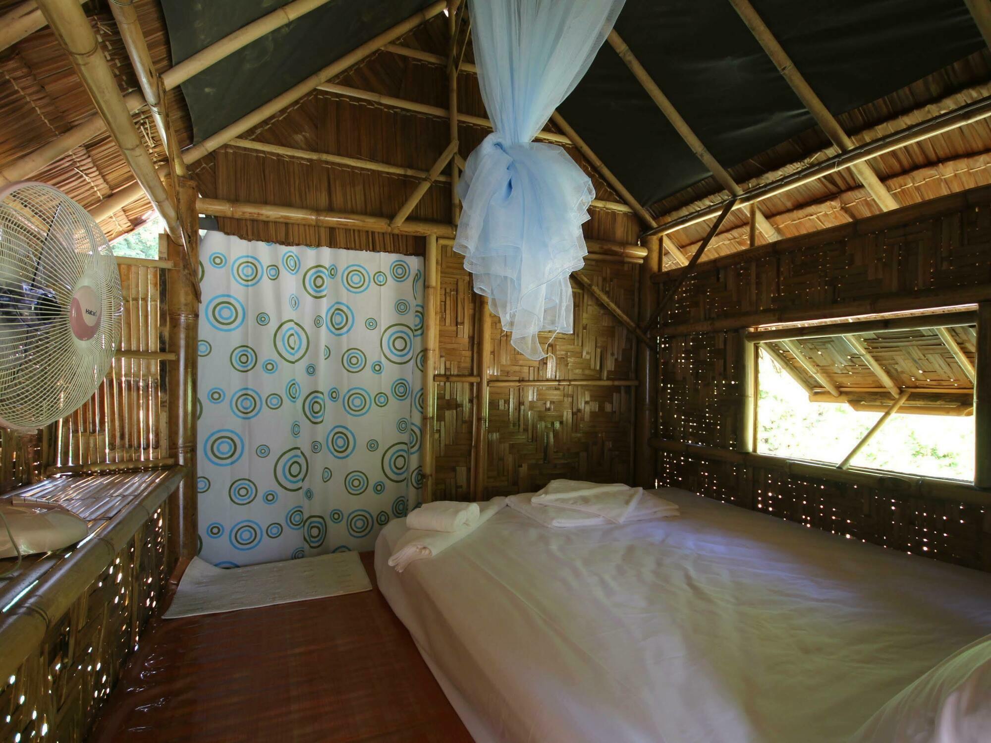 Phuhaya Bamboo Bungalows Ko Lanta Екстериор снимка